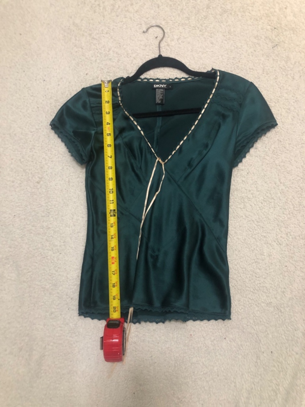 DKNY satin blouse with lace detailing and a V-neckline.Size 4 - Picture 6 of 6
